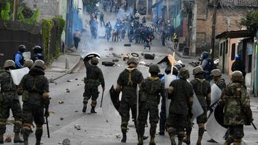 Opositores bloquean rutas en Honduras para protestar contra reelección de presidente