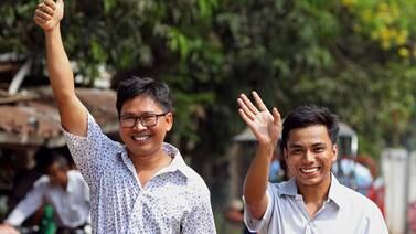 Gobierno de Birmania libera a dos periodistas presos por investigación