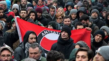 Miles de personas se manifestan contra el fascismo y el racismo en Italia