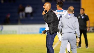 Douglas Sequeira dirigirá en el fútbol de Guatemala