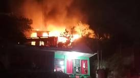 Incendio arrasa 200 metros cuadrados en Ujarrás de Cartago
