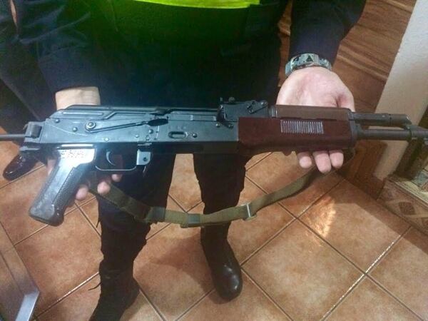Policia Localiza Fusil Ak 47 Y Pistolas 9 Milimetros Dentro De Apartamento En Escazu La Nacion