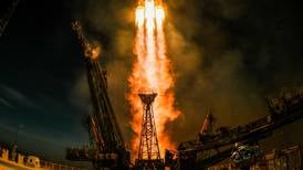 El Soyuz se acopla con éxito a la EEI en primer vuelo tripulado tras accidente