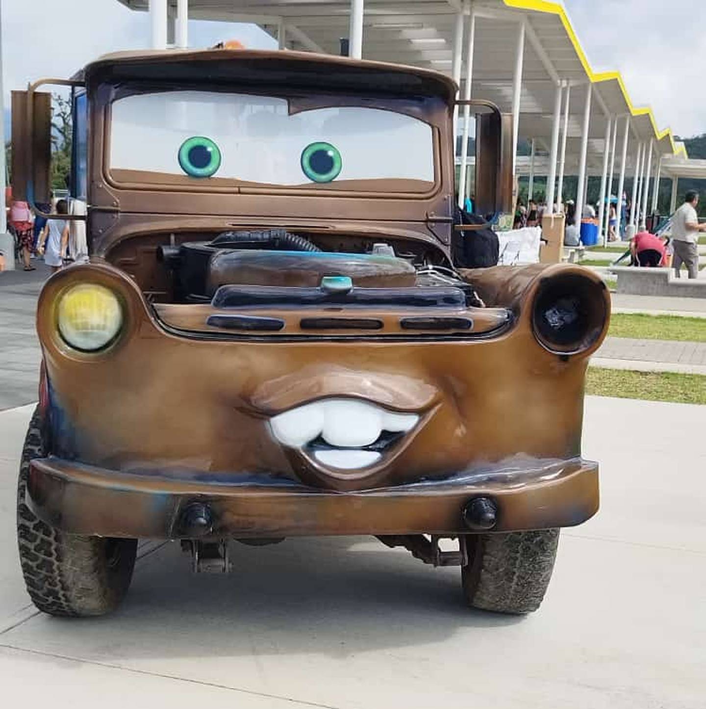 Los protagonistas de la película "Cars" le esperan este fin de semana en el centro comercial Escazú Village. Cortesía.