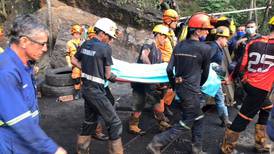 Autoridades encuentran muertos a 10 mineros por explosión en Colombia y víctimas suben a 21