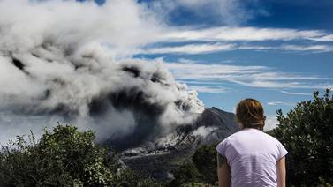 Influyente revista de Estados Unidos destaca al Turrialba entre volcanes en erupción de este 2017
