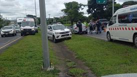 Joven motociclista fallece al chocar contra una señal de tránsito en Puerto Jiménez