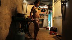 Riesgo de microcefalia atormenta a madres con zika