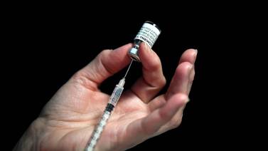Pfizer tendrá datos sobre eficacia de vacuna frente a nueva variante en dos semanas 