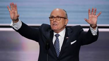 Trump anuncia que su abogado Rudy Giuliani dio positivo por covid-19