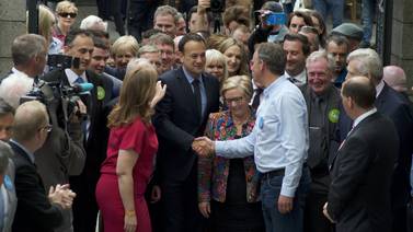 Un homosexual e hijo de inmigrante, a punto de ser próximo primer ministro de  Irlanda 