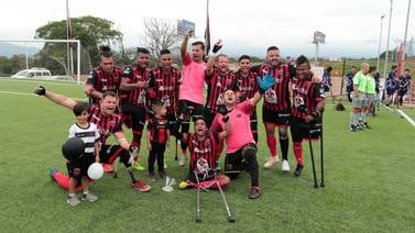 Video: Futbolistas amputados cumplen sueño de darle a Alajuelense el título 