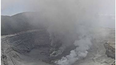 Científicos evalúan gases, temperatura, sismos y cenizas en volcán Poás para prevenir cambios súbitos
