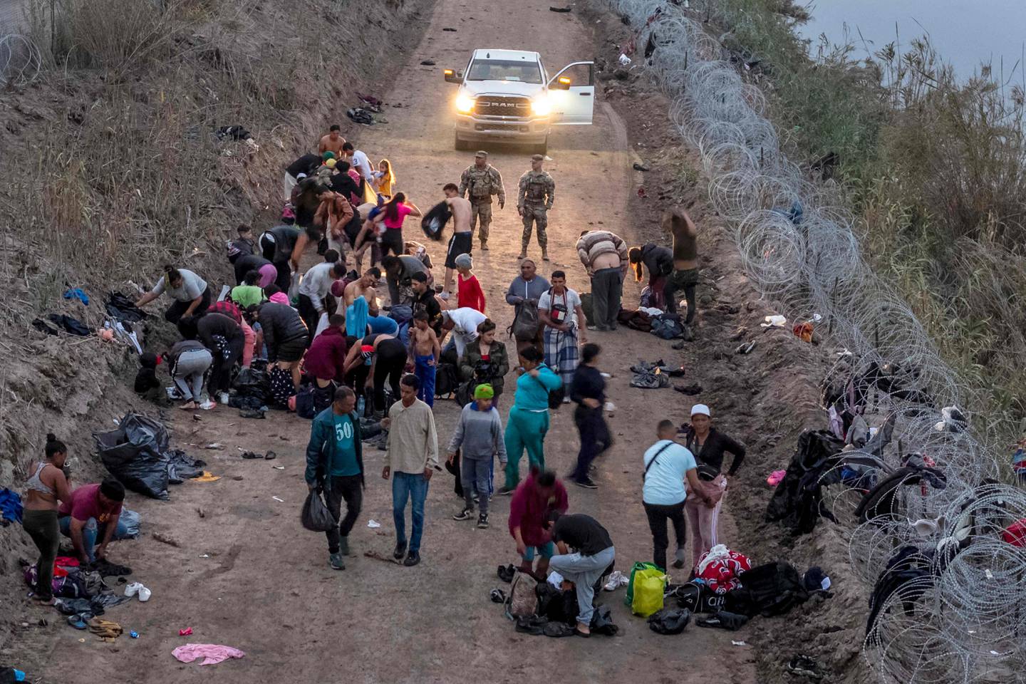 La crisis migratoria es un quebradero de cabeza para Biden, quien propuso conceder la ciudadanía a 11 millones de migrantes en un país que lleva más de 35 años sin una ley de este tipo. Pero tropezó con la oposición del Congreso. Foto: AFP