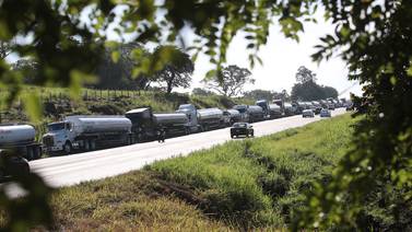 Expendedores de combustible aplauden intervención del Gobierno al liberar planteles