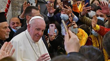 Papa Francisco reza por ‘víctimas de la guerra’ en la ciudad iraquí de Mosul