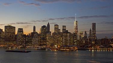 Bomberos de Nueva York controlan fuego en World Trade Center
