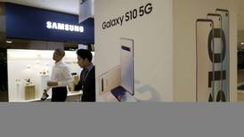 Sitio especializado en tecnología revela que Samsung patentó un celular con el ‘notch’ fuera de la pantalla  