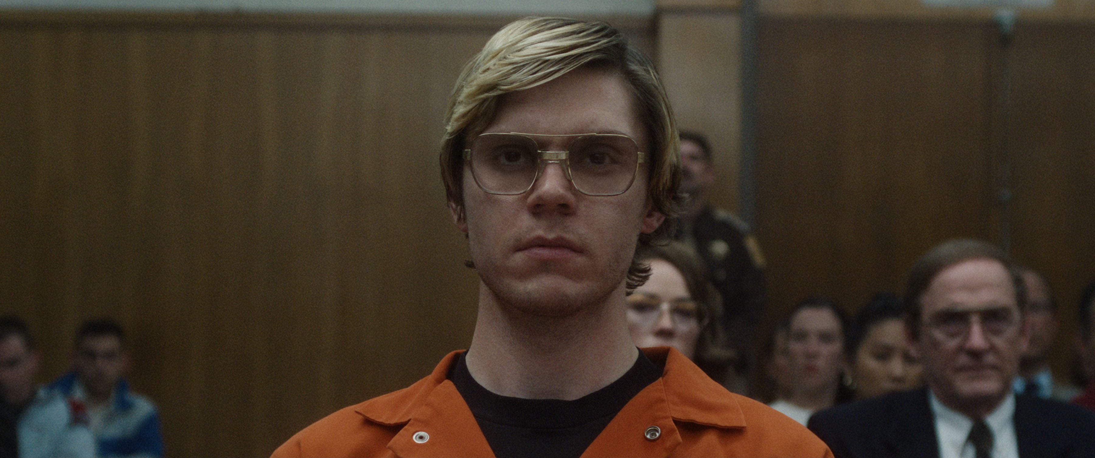 Evan Peters encarna al criminal Jeffrey Dahmer, en esta serie que aterrizó en la plataforma roja la semana anterior. Foto: Netflix 