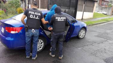 Sospechosos de robar portabicicletas de vehículo caen en Hatillo 