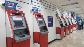 Retiros de efectivo en cajeros automáticos se redujeron casi a la mitad en cuatro años
