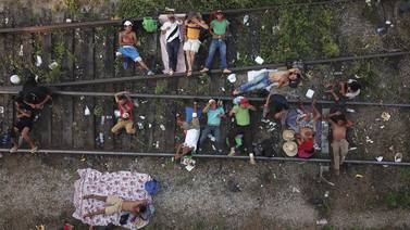 Caravana de hondureños viaja a Ciudad de México para pedir permiso migratorio