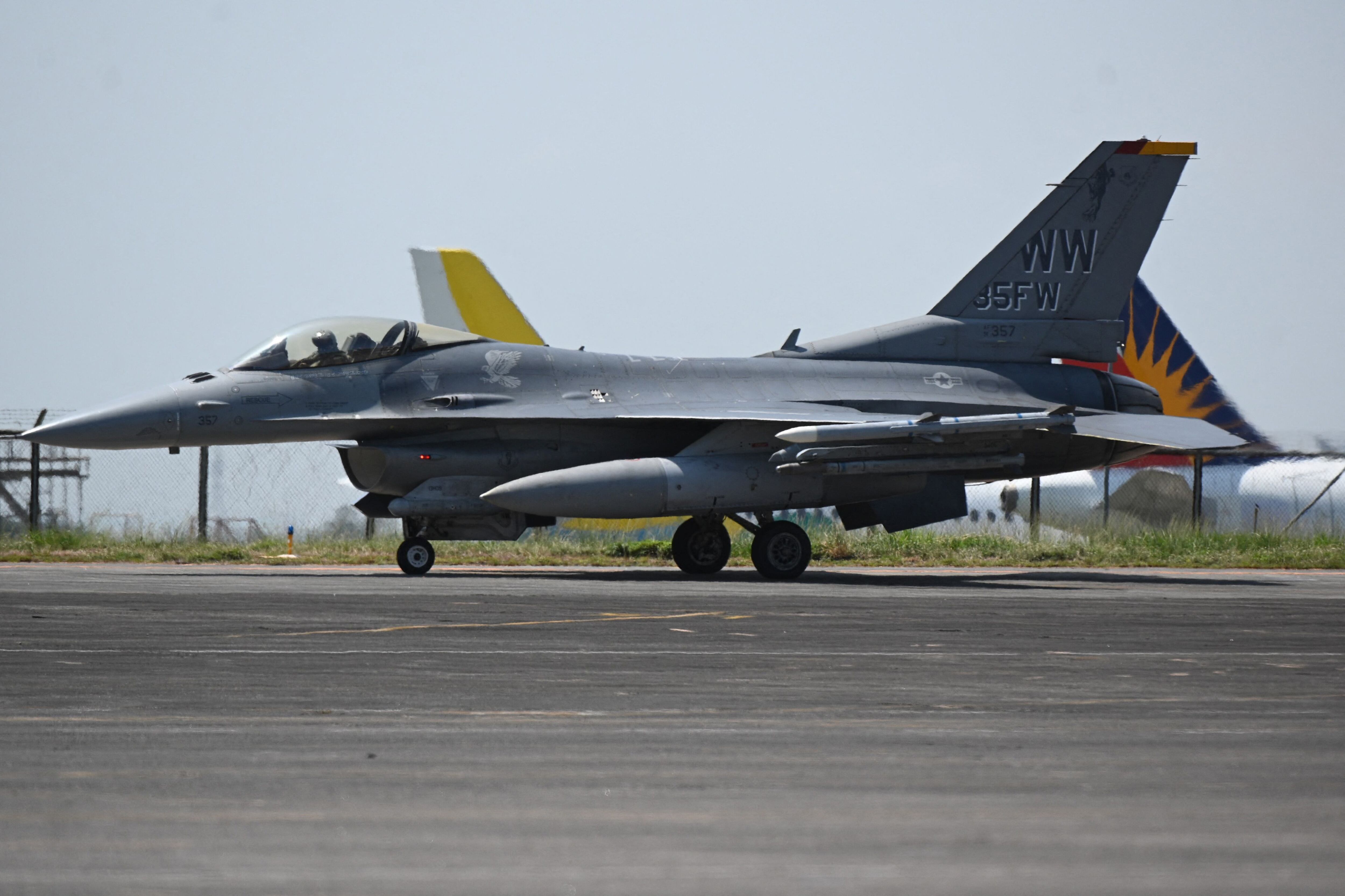 Cualquier decisión de enviar aviones de combate F-16 a Ucrania recaerá en la Casa Blanca, dijeron los ministros de defensa del Reino Unido y Alemania.