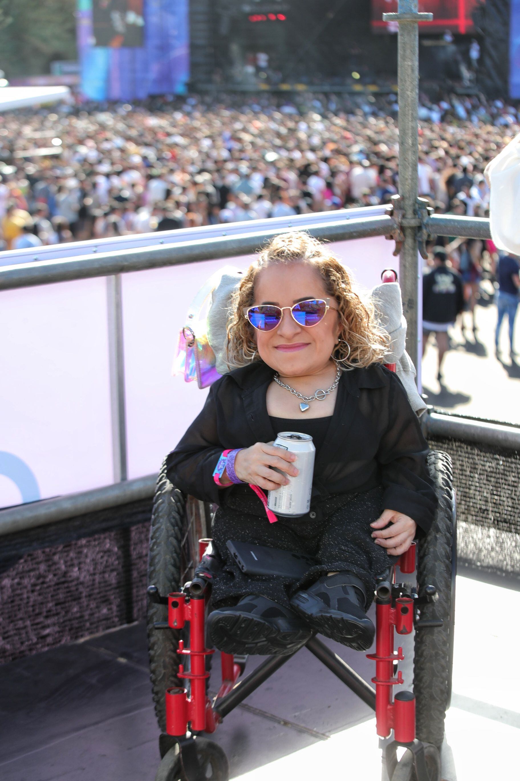 Nicole Mesén, activista por los derechos de las personas con discapacidad, se unió a la marea de público que asistió al Festival Picnic.