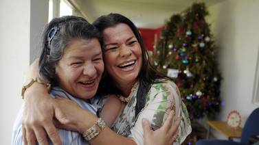 Hermanas viven feliz  encuentro  luego de 35 años de separación