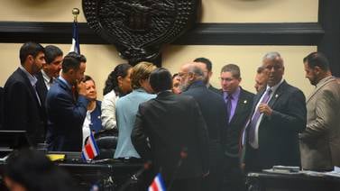 Diputados aumentan presión sobre Carlos Alvarado para recortar gasto y reactivar economía