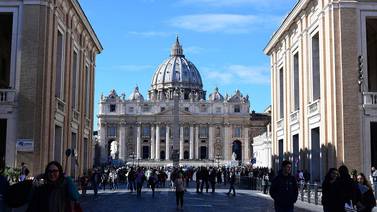 Vaticano prohíbe volver a Perú a líder religioso acusado de abusos sexuales