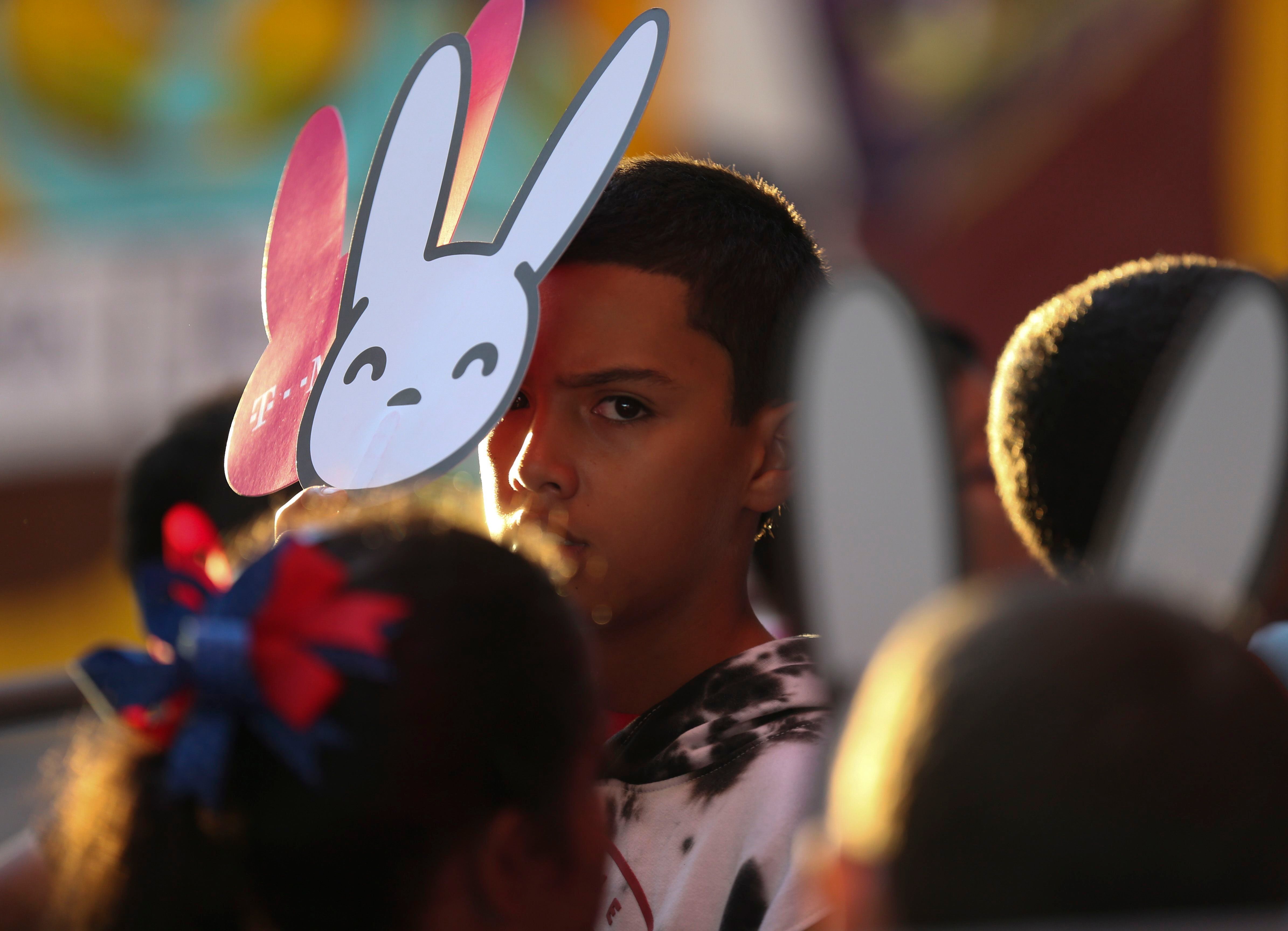 En diciembre del 2018, en una de sus acciones de labor social, Bad Bunny entregó más de 30.000 regalos a niños puertorriqueños.  La actividad fue parte de la fundación Good Bunny. 
