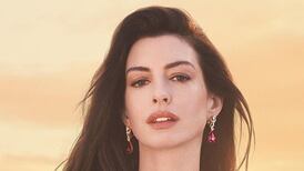 Anne Hathaway deslumbra con nuevo ‘look’