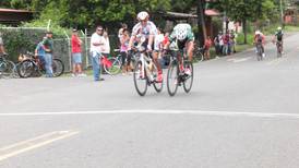 César Rojas y Román Villalobos protagonizaron gran 'sprint' en Vuelta Higuito