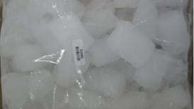 Salud advierte sobre riesgos de consumir hielo que carezca de registro sanitario