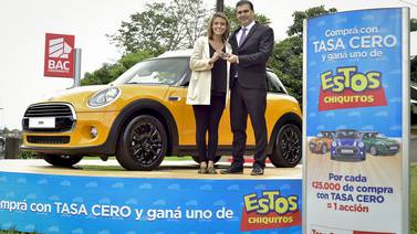BAC Credomatic entrega el tercer MINI Cooper de promoción con Tasa Cero
