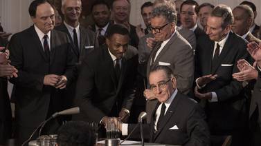 Bryan Cranston surge de las cenizas de John F. Kennedy en ‘Hasta el fin’, película de HBO