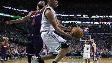 Boston Celtics vencen a los Washington Wizards y sacan ventaja 3-2 en la serie 