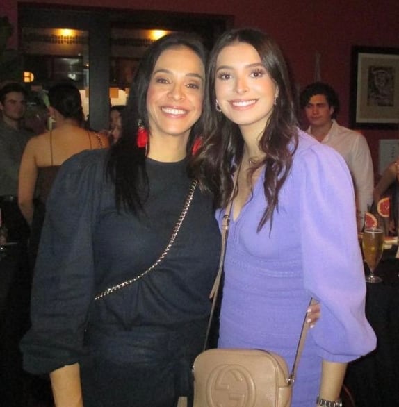 Carolina Sánchez junto a su hija Sara Rodríguez Sánchez, su mayor orgullo y quien cada día se parece más a ella. Foto: Instagram 