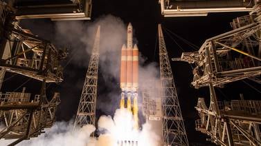 NASA lanza con éxito la sonda solar Parker