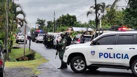 Seguridad confirma hallazgo de 25 armas de fuego robadas dentro de casa en Pococí