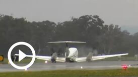Avión sin ruedas logró aterrizar de emergencia en aeropuerto en Australia