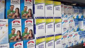 Cinco marcas de leche se disputan a consumidores de menos recursos