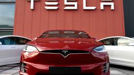 Tesla llama a revisión 675.000 autos en China y Estados Unidos