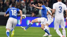 Inglaterra alarga su invicto con empate ante Italia 