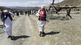 Socorristas intentan llegar a zona destrozada por sismo que dejó 1.000 muertos en Afganistán 
