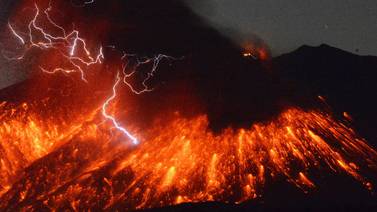 Así fue la impresionante erupción del volcán Sakurajima en Japón 