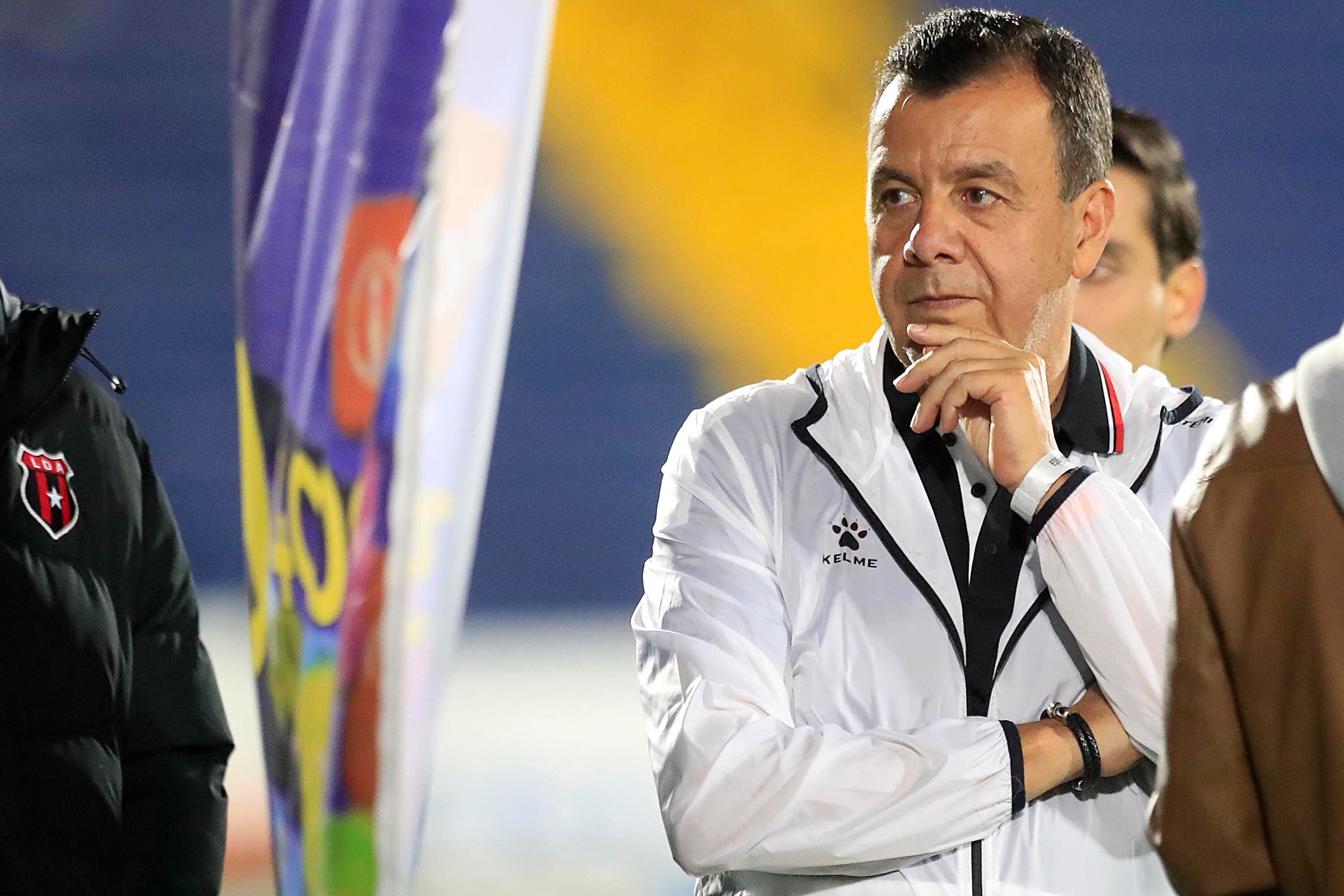 Marco Vásquez aún no conocía lo que analizó Ramón Luis Méndez y expuso la duda de por qué dos acciones similares se sancionaron diferente en el primer juego de la semifinal entre Cartaginés y Alajuelense.