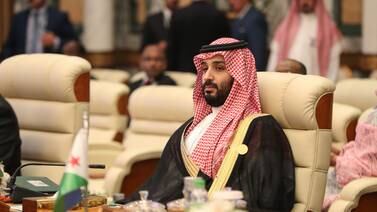 Emmanuel Macron recibe a príncipe heredero saudita en medio de críticas 