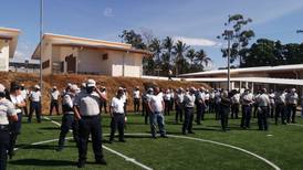 Policías protestan por falta de personal en nueva cárcel de Alajuela
